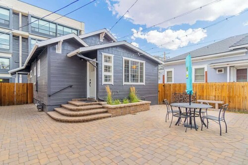 Modern 1-BR Apartment Close to Downtown Vibes