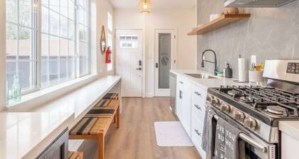 Stylish 2-Bedroom walking distance to Downtown