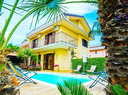 Etna cocus villa with garden and private pool. Etna