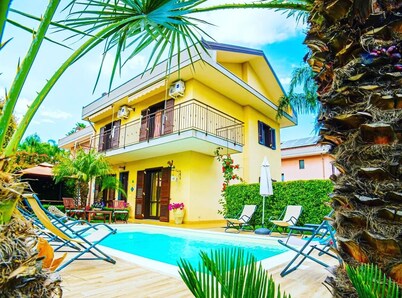 Etna cocus villa with garden and private pool. Etna