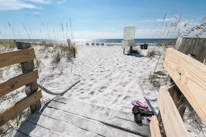On the beach - Sea Oats #310 - Budget Beachfront w/ Coastline Views Pickleball Beach Service (Fort Walton Beach)