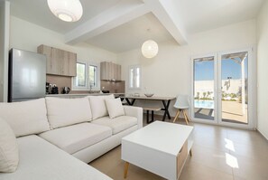 1 Bedroom Villa with Private Pool | Soundproofing, iron/ironing board, free WiFi - Twin Suns (Drios)