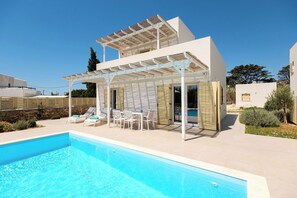 Superior 2 Bedroom Villa with Private Pool | Schallisolierte Zimmer, Bügeleisen/Bügelbrett, kostenloses WLAN