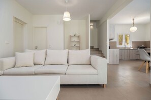 3 Bedroom Villa with Private Pool | 1 dormitorio, sistema de insonorización, tabla de planchar con plancha