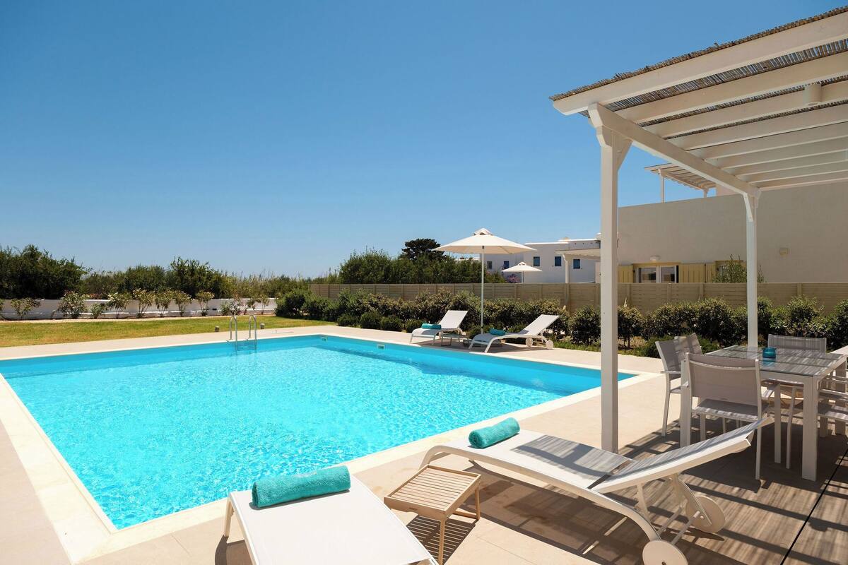 3 Bedroom Villa with Private Pool | Soundproofing, iron/ironing board, WiFi (free)