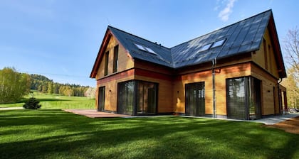Villa Albatros Paradise in the middle of Lauzitzer Gebirge and Golf Resort Malevil