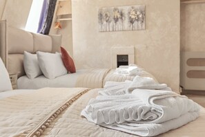 4 bedrooms, iron/ironing board, WiFi, bed sheets - Quirky & Wonky Inn - 4 BD (Brighton and Hove)