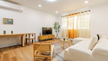 Apartment, 2 Bedrooms | Premium bedding, free WiFi, bed sheets
