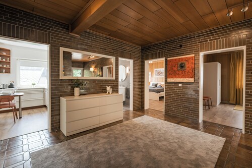 bonquartier | Moderne Wohnung mit Arbeitsplätzen, Terrasse & Parkplatz