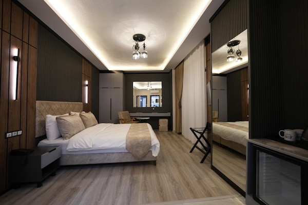 Studio Suite Elite | Bộ đồ giường cao cấp, minibar, két bảo mật tại phòng, bàn