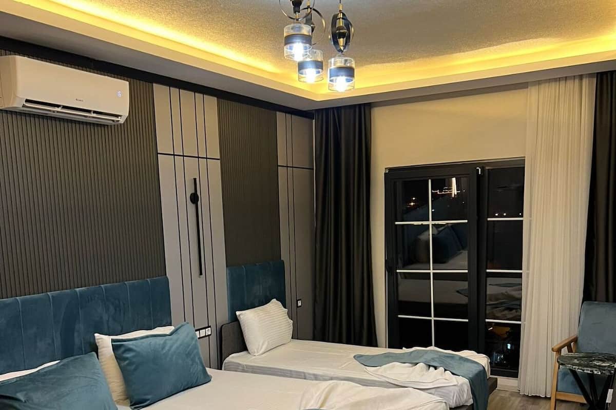 1 bedroom, premium bedding, minibar, in-room safe