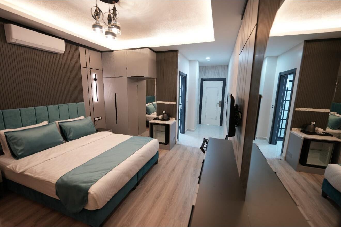 Economy kamer | Luxe beddengoed, een minibar, een kluis op de kamer, een bureau