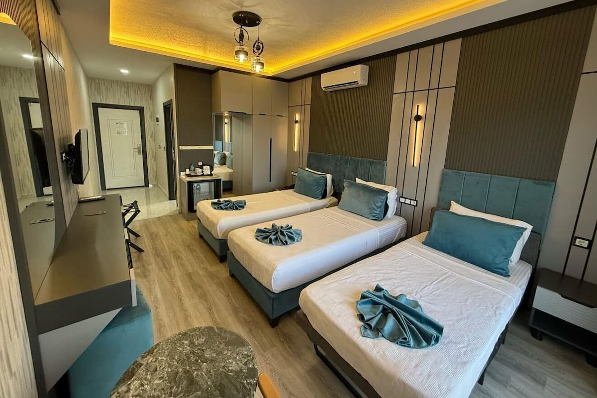 1 bedroom, premium bedding, minibar, in-room safe