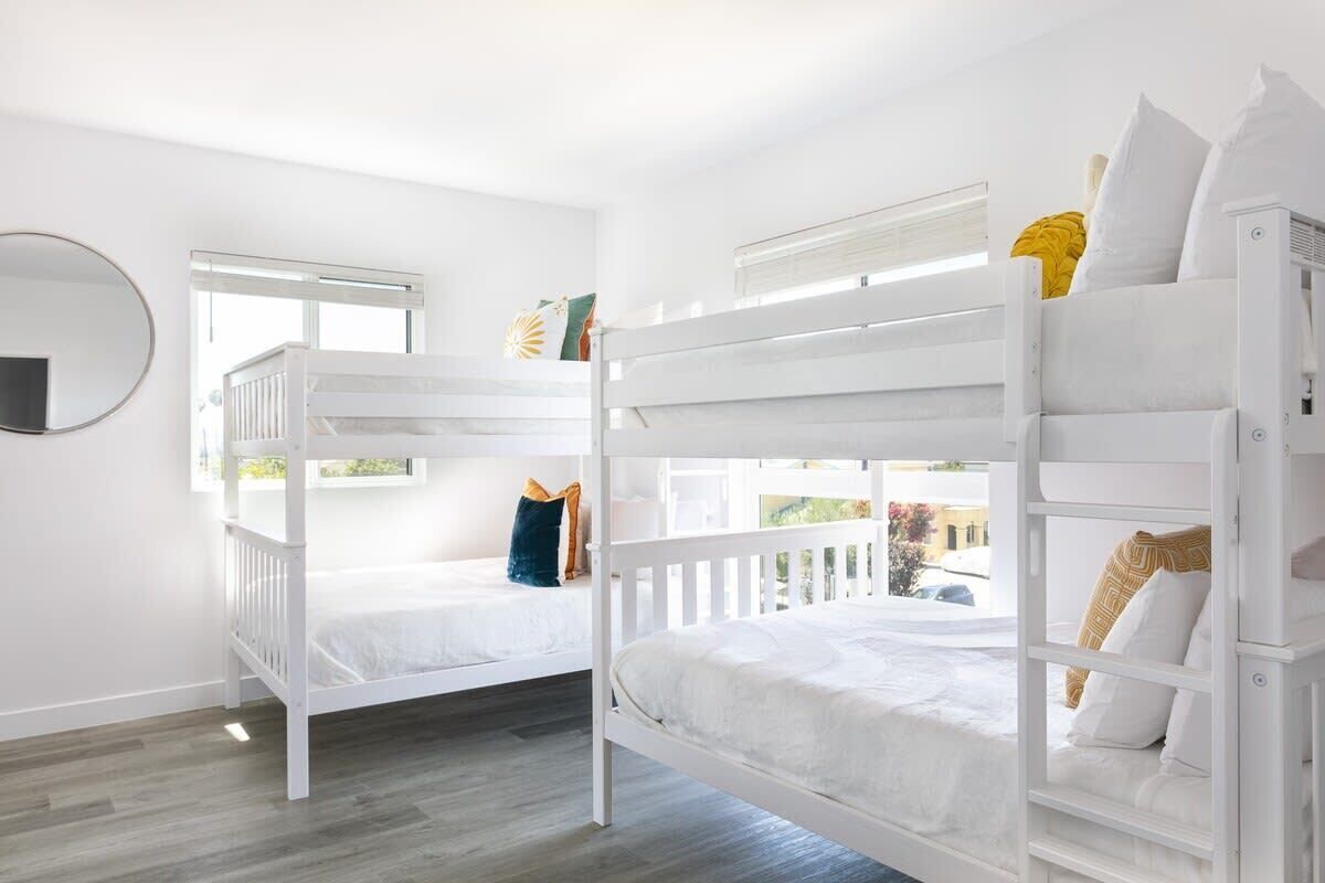 4 室のベッドルーム、WiFi、ベッドシーツ