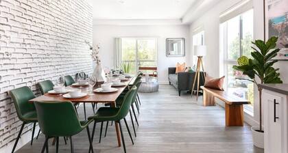 Spacious 4BR LA Getaway with Parking Fast Wi-Fi