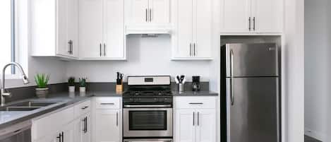 Microondas, horno, cafetera y tetera y tostadora