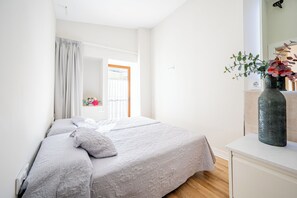 3 habitaciones, tabla de planchar con plancha, wifi y ropa de cama 