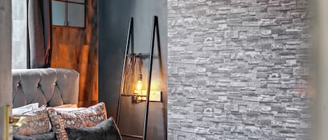 5 bedrooms, WiFi, bed sheets