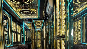 A corridor with reflective walls, a marble floor, and seating areas. - Paloma Hotel (Van Don)