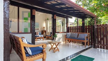 House, 3 Bedrooms, Air conditioning | Living area