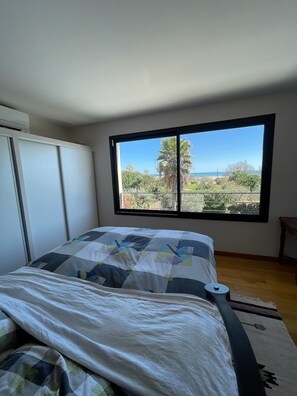 4 makuuhuonetta, silitysrauta/-lauta, Wi-Fi, vuodevaatteet