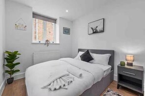 2 bedrooms, iron/ironing board, WiFi, bed sheets - Sleep 6 London Eye/Victoria/ Vauxhall WR4 (London)