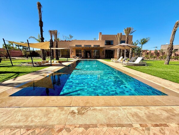 Piscine extérieure, piscine chauffée