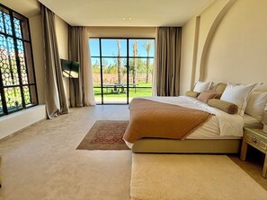 5 chambres, fer et planche à repasser, Wi-Fi gratuit, draps fournis