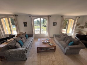 TV connectée, cheminée