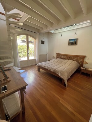 5 chambres, fer et planche à repasser, Wi-Fi, draps fournis