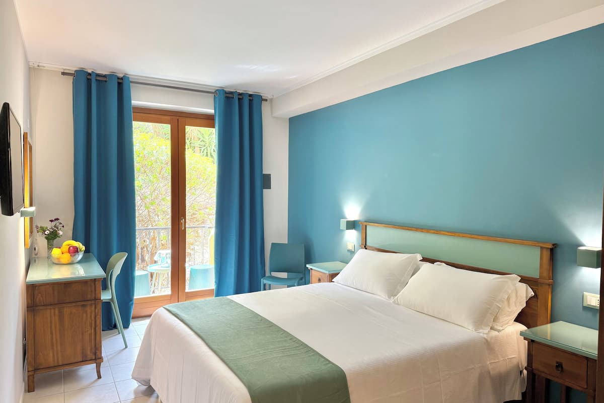 Minibar, cunas, wifi gratis y ropa de cama