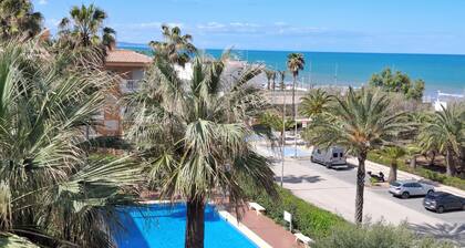 Beautiful apartment Lilou in 1st line sea view, swimming pool and palm trees