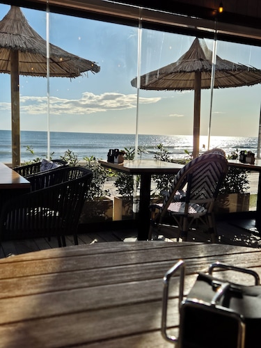 Bel appartement Lilou en 1ere ligne vue mer, piscine et palmiers