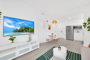 Jungle Safari 1 Bedroom Suite | In-room dining
