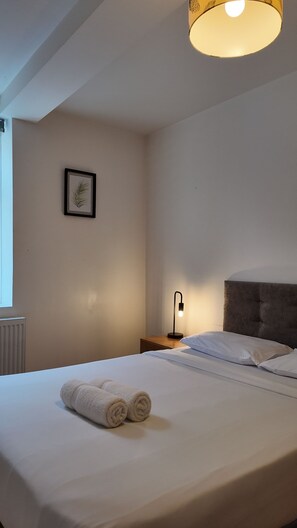 2 bedrooms, iron/ironing board, WiFi, bed sheets - Lovely 2 BR with Patio Waterloo LM1 (UK)