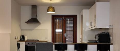 Mikrowelle, Ofen, Herdplatte, Geschirrspüler