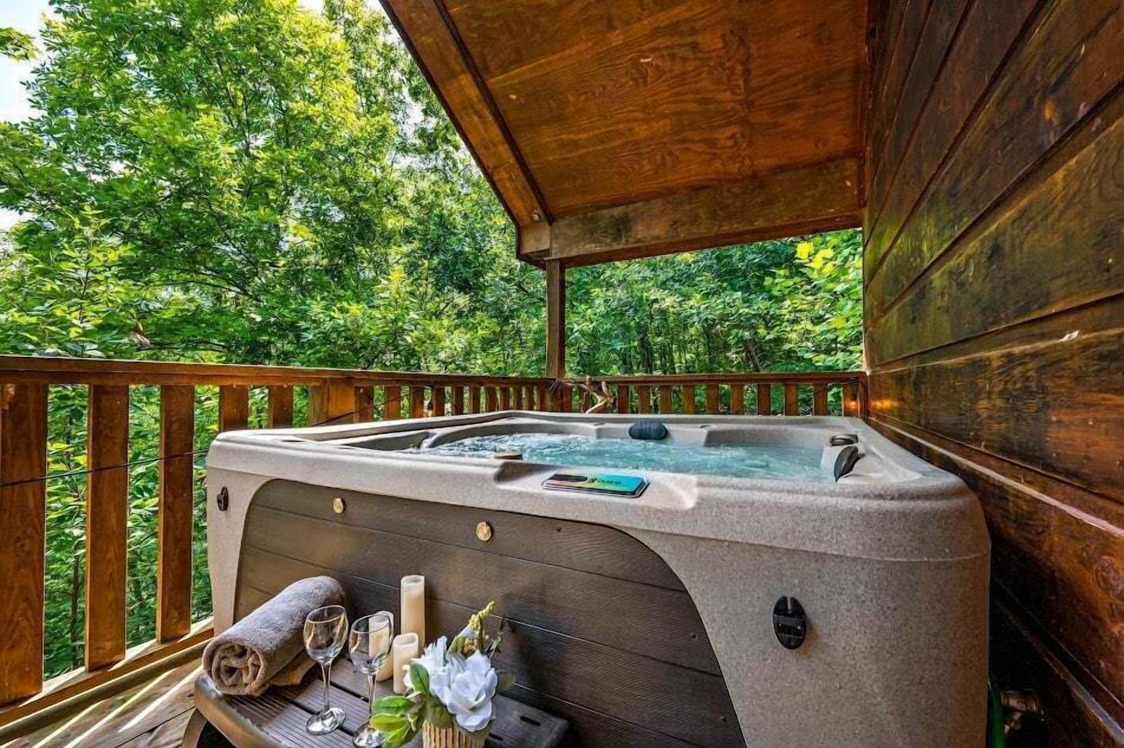 House, 2 Bedrooms | Outdoor spa tub