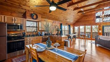 House, 1 Bedroom | Private kitchen