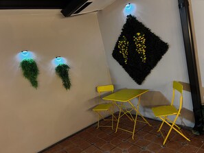Interior - La Capsula del Amor / The Capsule of Love (Hialeah)
