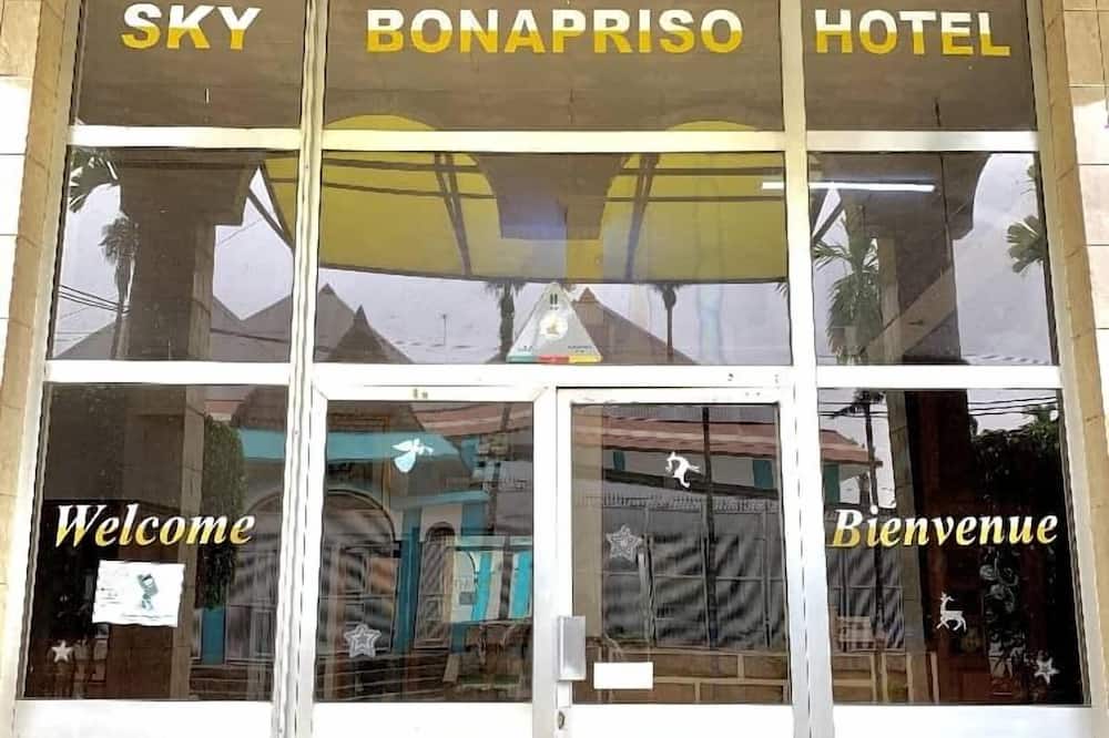 SKY Hotel Bonapriso