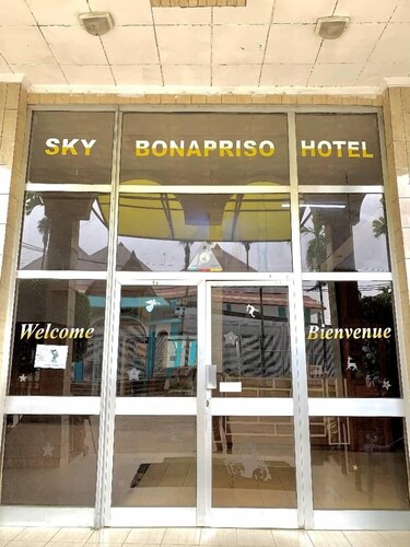 SKY Hotel Bonapriso 