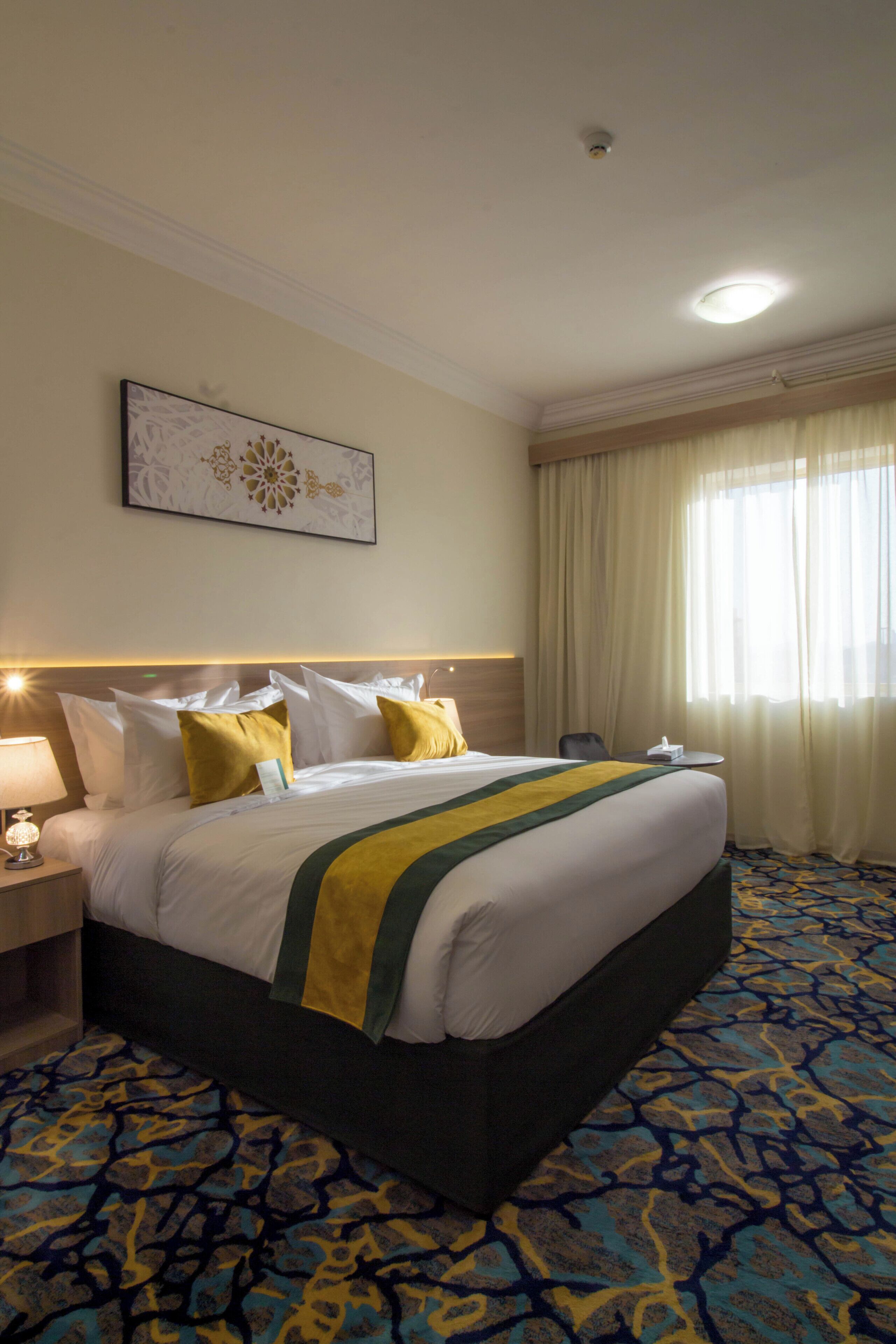 書桌、筆電工作空間、遮光布/窗簾、熨斗/熨衣板