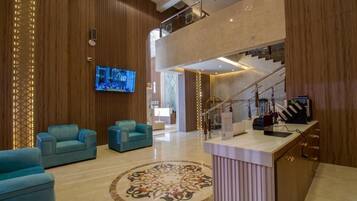 Coin salon dans le hall