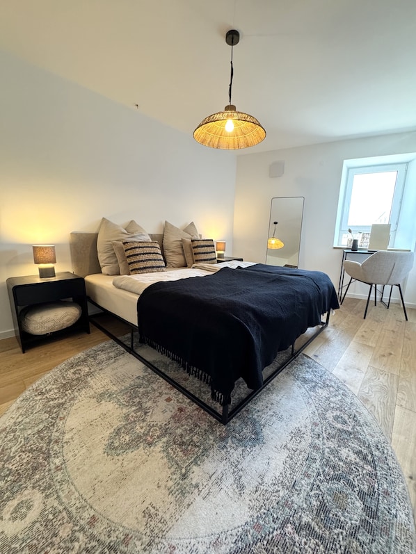 1 bedroom, desk, free WiFi, bed sheets