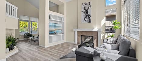 Smart TV, fireplace