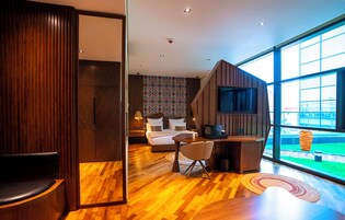 In-room safe, desk, laptop workspace, iron/ironing board