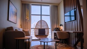 Suite (Allure) | Living area