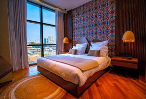 Phòng Suite (Allure) | 1 phòng ngủ, két bảo mật tại phòng, bàn