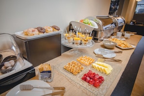Free daily buffet breakfast
