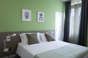 Standard Quadruple Room, City View | Free minibar, in-room safe, individually decorated - Sun&City Naples (Naples)